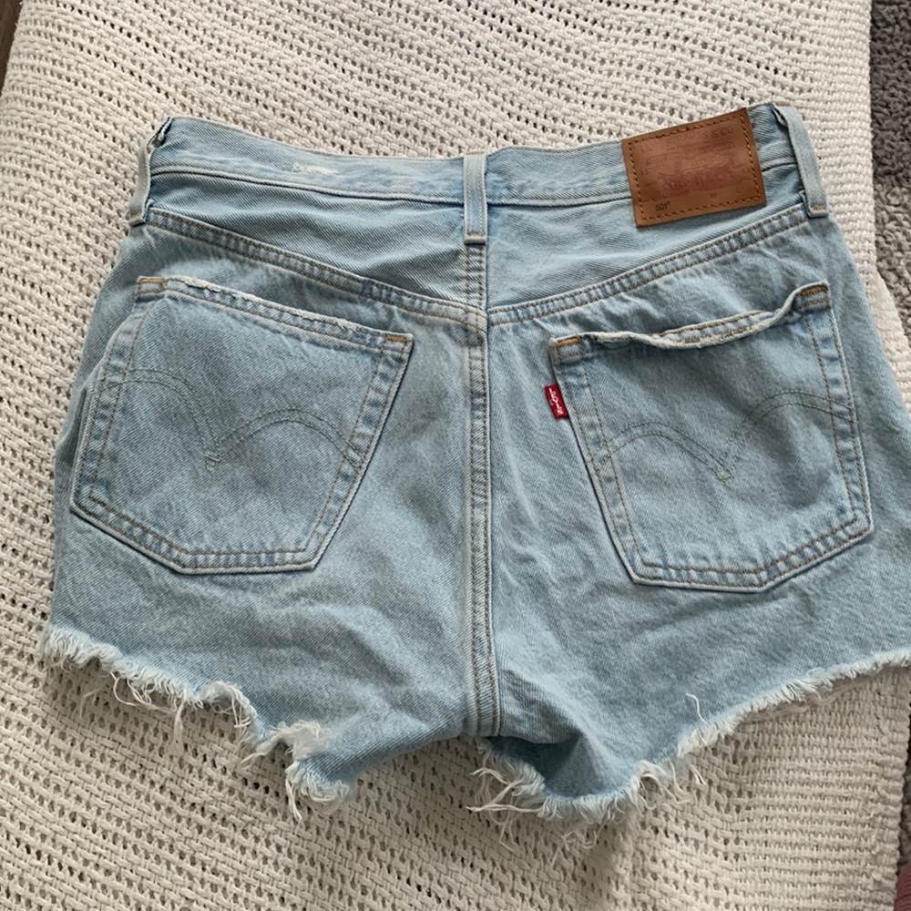 Levi’s 501 shorts W26. Like new, only worn once